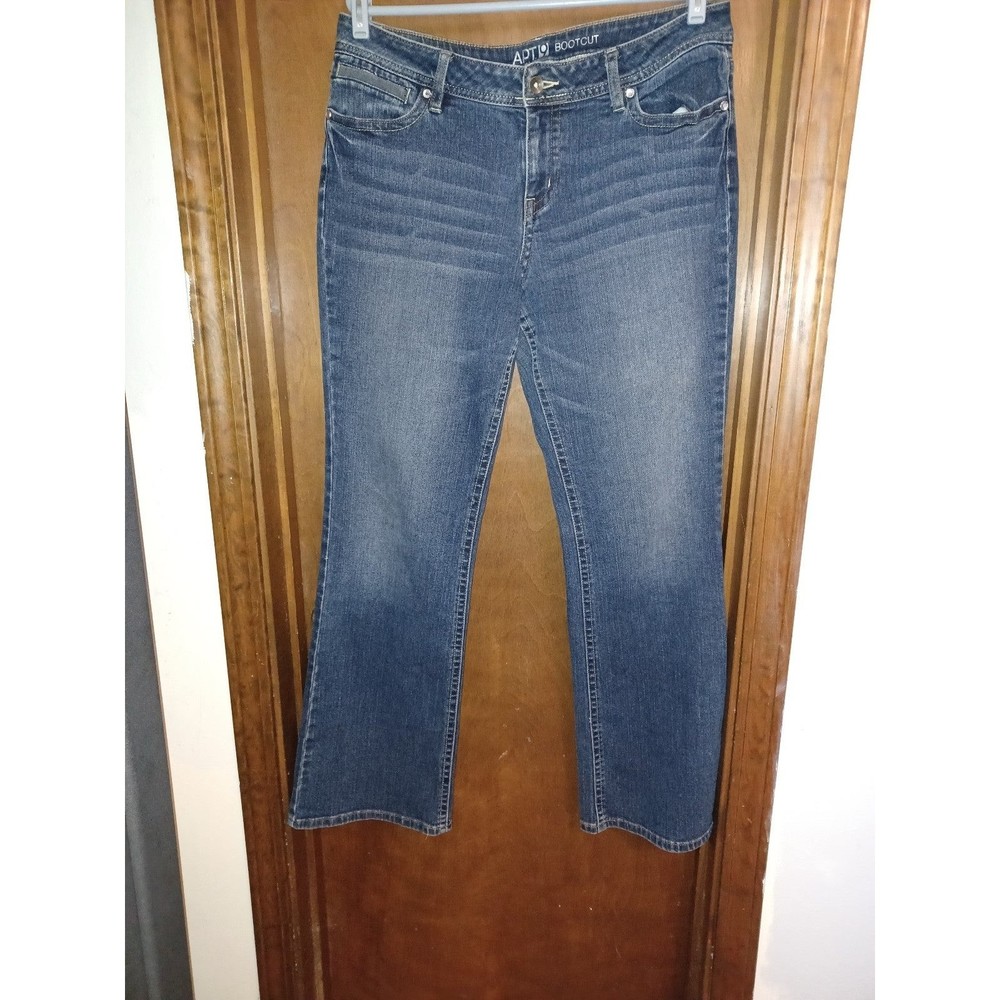 Apt. 9 bootcut medium wash sz. 14 jeans.